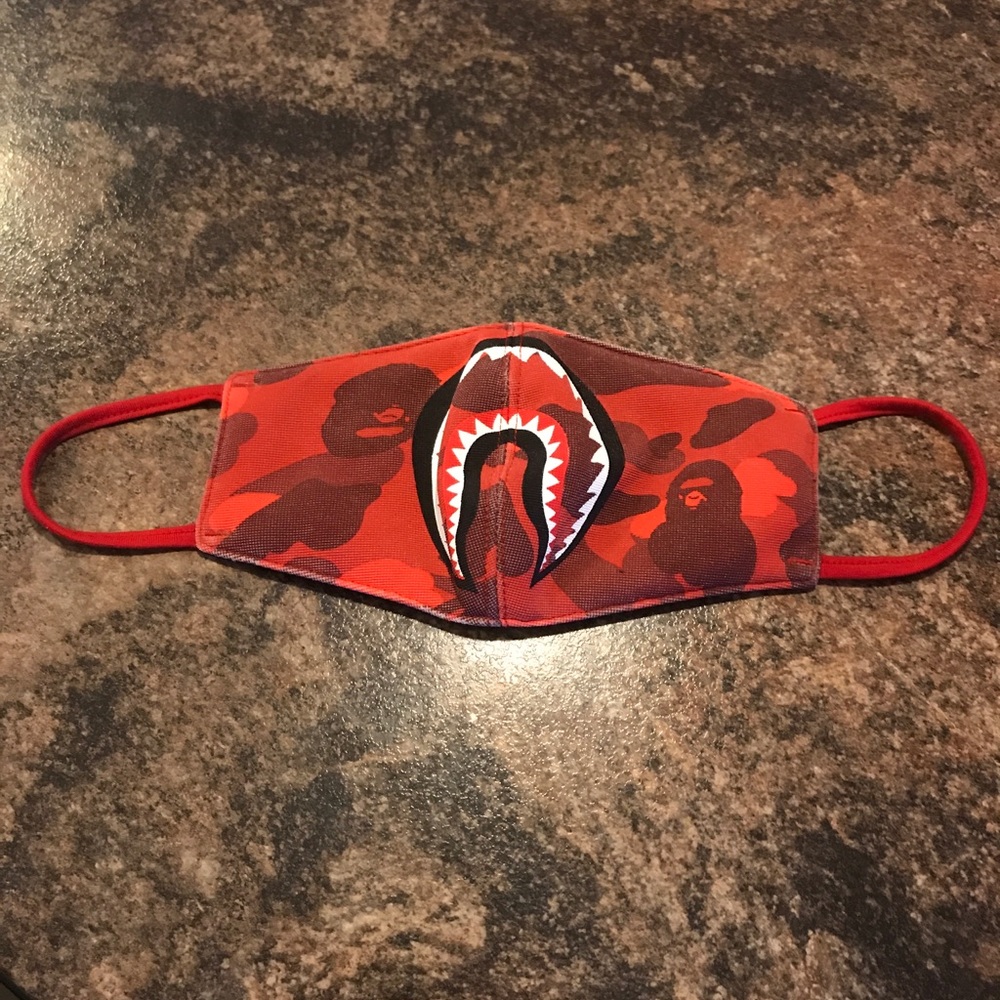 Bape shark mask (authentic)